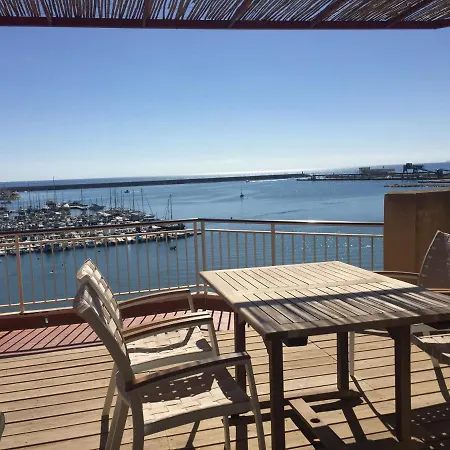Marina Breeze Apartment