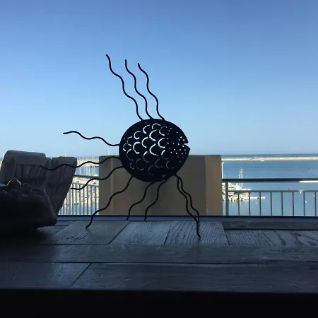 Marina Breeze Apartment