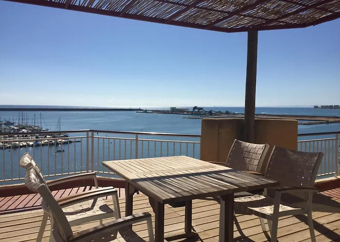 Marina Breeze דירה